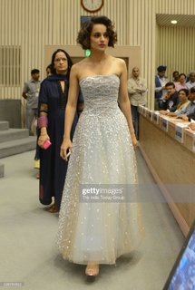 Kangana Ranaut feet photo thumbnail