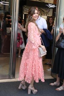 Jessica Alba feet photo thumbnail