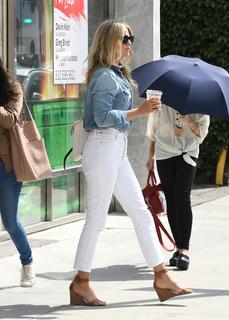 Ali Larter feet photo thumbnail