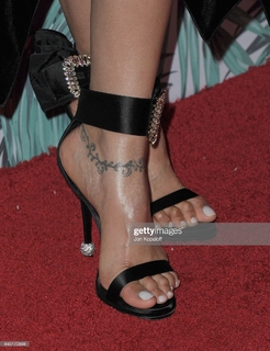 Deepika Padukone feet photo thumbnail