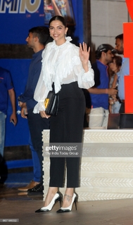 Deepika Padukone feet photo thumbnail