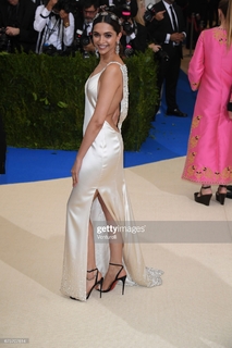 Deepika Padukone feet photo thumbnail