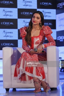 Deepika Padukone feet photo thumbnail
