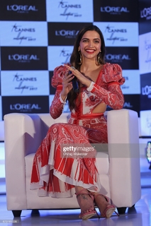Deepika Padukone feet photo thumbnail