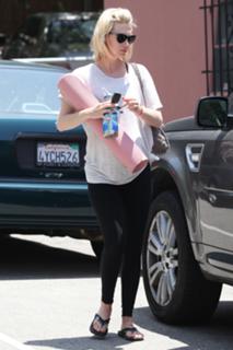 January Jones feet photo thumbnail