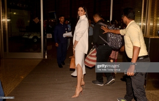 Deepika Padukone feet photo thumbnail