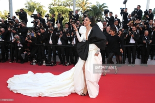 Deepika Padukone feet photo thumbnail