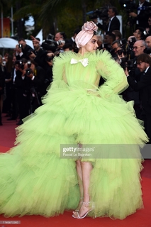 Deepika Padukone feet photo thumbnail