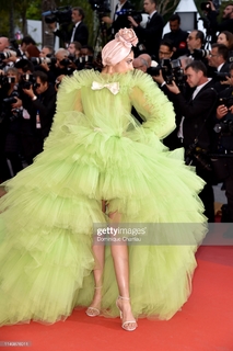 Deepika Padukone feet photo thumbnail