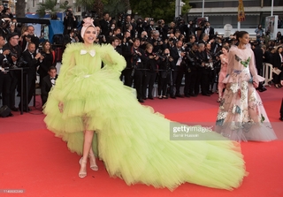 Deepika Padukone feet photo thumbnail