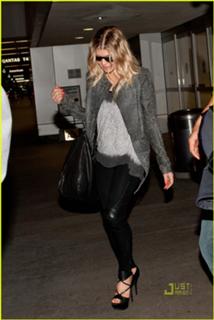 Fergie feet photo thumbnail