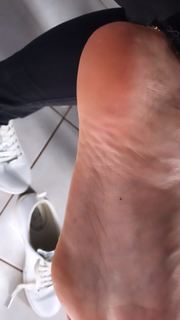 Alaine Crissiê feet photo thumbnail