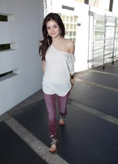Lucy Hale feet photo thumbnail