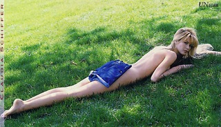Claudia Schiffer feet photo thumbnail