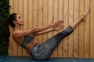 Malaika Arora feet photo thumbnail