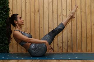 Malaika Arora feet photo thumbnail