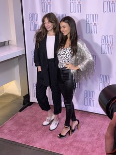 Victoria Justice feet photo thumbnail