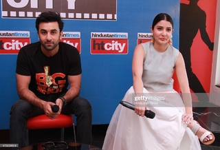Anushka Sharma feet photo thumbnail