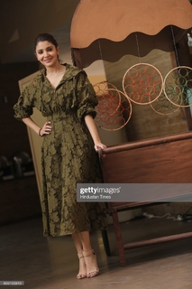 Anushka Sharma feet photo thumbnail