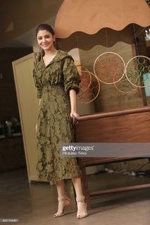Anushka Sharma feet photo thumbnail