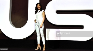 Anushka Sharma feet photo thumbnail