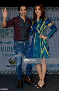 Anushka Sharma feet photo thumbnail