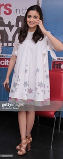 Alia Bhatt feet photo thumbnail