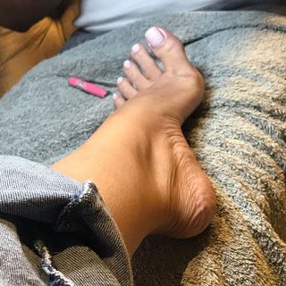 Karin Klemp feet photo thumbnail