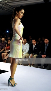 Shraddha Kapoor feet photo thumbnail