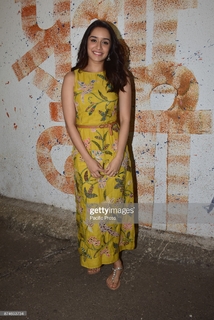 Shraddha Kapoor feet photo thumbnail