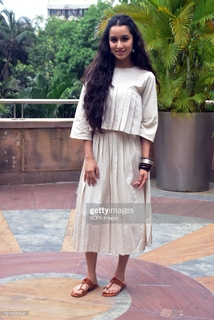 Shraddha Kapoor feet photo thumbnail