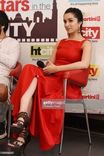 Shraddha Kapoor feet photo thumbnail