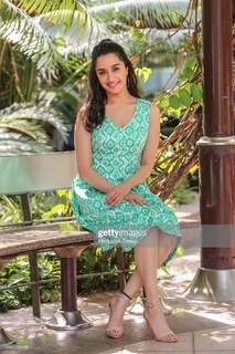 Shraddha Kapoor feet photo thumbnail