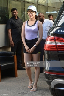 Shraddha Kapoor feet photo thumbnail