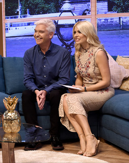 Holly Willoughby feet photo thumbnail