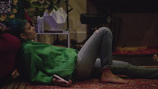 Halsey feet photo thumbnail