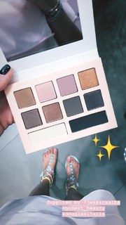 Valentina Vignali feet photo thumbnail