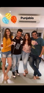 Kriti Sanon feet photo thumbnail