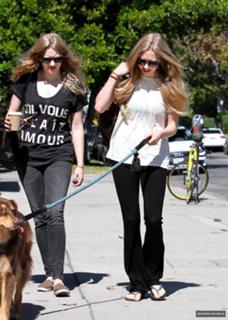 Amanda Seyfried feet photo thumbnail