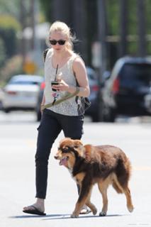 Amanda Seyfried feet photo thumbnail