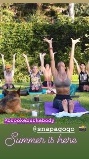 Brooke Burke feet photo thumbnail