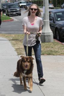 Amanda Seyfried feet photo thumbnail