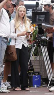 Amanda Seyfried feet photo thumbnail