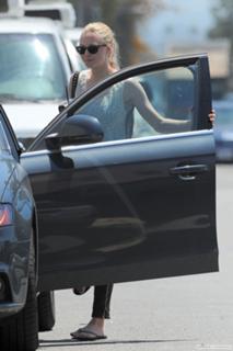 Amanda Seyfried feet photo thumbnail