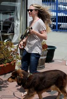Amanda Seyfried feet photo thumbnail