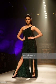 Alia Bhatt feet photo thumbnail