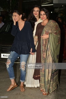 Alia Bhatt feet photo thumbnail