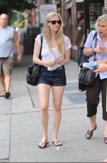 Amanda Seyfried feet photo thumbnail
