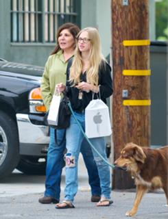 Amanda Seyfried feet photo thumbnail