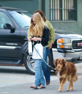 Amanda Seyfried feet photo thumbnail